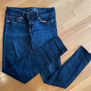 American Eagle Dark Wash Skinny Jeans Size 6